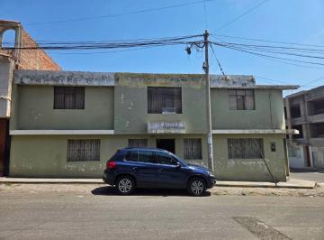 Casa de 5 habitaciones, Arequipa · Paucarpata – Casa en Esquina con Terreno Amplio (304.73 M²) en Venta!
