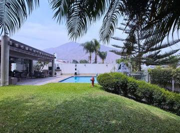 Casa · 378m² · 4 Dormitorios · 2 Estacionamientos · Casa en Las Lagunas