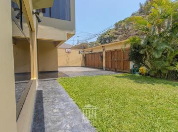 Casa · 326m² · 4 Dormitorios · 2 Estacionamientos · Casa en La Molina