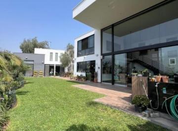Casa · 490m² · 3 Dormitorios · 3 Estacionamientos · Vendo Linda Casa en Calle Monte Alegre N 4xx, Urb. La Planicie, La Molina.