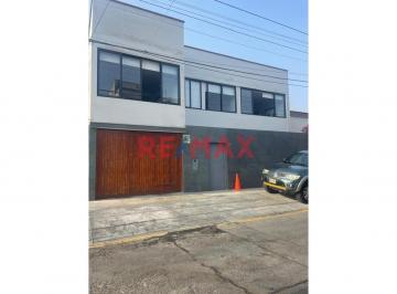 Casa · 265m² · 5 Dormitorios · 1 Estacionamiento · Casa en Santiago de Surco