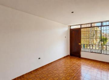 Casa · 1 Estacionamiento · Casa en Venta de Tres Pisos en Smp