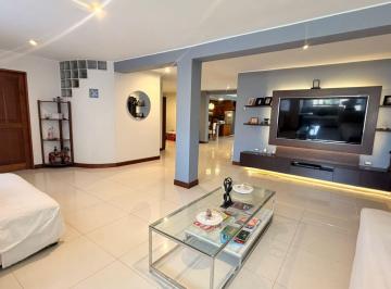 Casa · 360m² · 3 Dormitorios · 2 Estacionamientos · Casa en Villa María del Triunfo