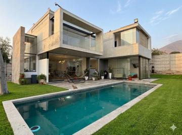 Casa de 4 habitaciones, Lima · Casa Residencial en Venta | Pachacamac — 1,200 m² · Diseño Contemporáneo · Recién Construida