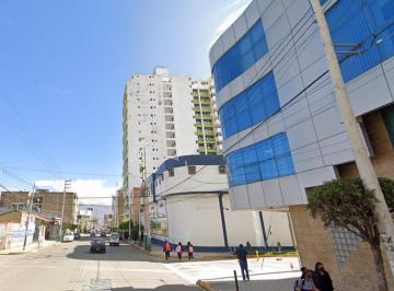 Casa · 299m² · 4 Dormitorios · Increible Oportunidad Casa de 2 Pisos en Zona Estrategica | Huancayo