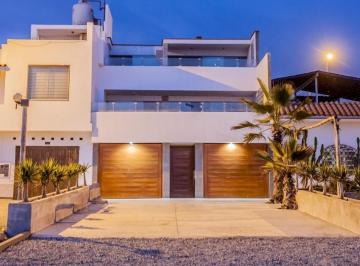 Departamento · 128m² · 4 Dormitorios · 2 Estacionamientos · Venta de Departamento con Piscina Frente a Playa El Reves en Punta Negra