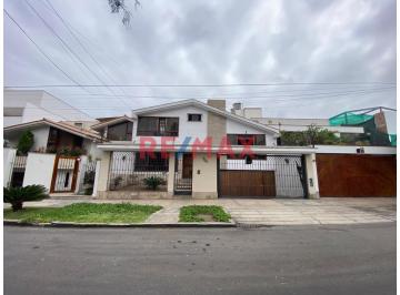 Terreno / Lote · 322m² · Casa Como Terreno, en Venta en La Aurora, Miraflores