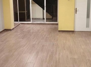 Departamento en Alquiler de 3 habitaciones Comas · Departamento Primer Piso de Una Casa