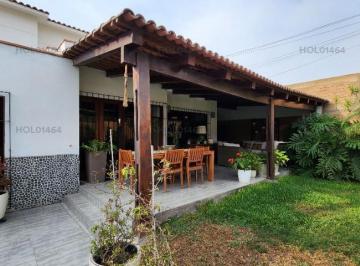 Casa · 487m² · 5 Dormitorios · 2 Estacionamientos · Vendo Linda Casa en Jirón Los Osos N Xxx, Urb. Rinconada del Lago Etapa I, La Molina