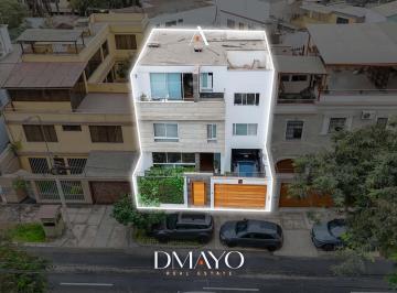 Casa · 344m² · 4 Dormitorios · 2 Estacionamientos · Casa de 4 Dorm + 4.5 Baños | 3 Pisos | Remodelada | San Antonio Miraflores