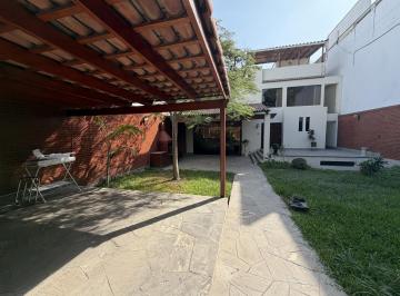 Casa · 320m² · 3 Dormitorios · 2 Estacionamientos · Casa en La Molina