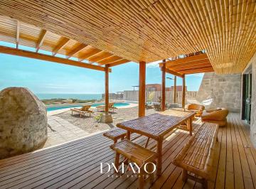 Casa · 584m² · 5 Dormitorios · 3 Estacionamientos · Casa en Venta con Titulo de Propiedad en Vichayito, Segunda Fila con Excelente Vista Al Mar
