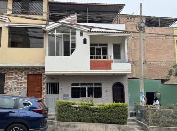 Casa · 55m² · 4 Dormitorios · Casa en Alquiler– Av, Proceres – Villa Maria del Triunfo