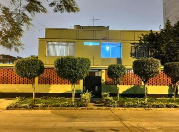 Casa de 6 habitaciones, Lima · Venta de Casa en Esquina con un At de 220 m² en La Urb. Villa Jardin - Distrito de San Luis