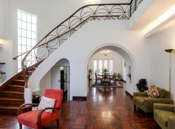 Casa · 273m² · 3 Dormitorios · 3 Estacionamientos · Alquiler de Linda Casa Remodelada en Miraflores – Cerca Al Colegio María Reina