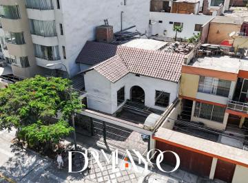 Terreno / Lote · 301m² · 6 Dormitorios · 2 Estacionamientos · Terreno en Venta, Frente a Parque en San Borja