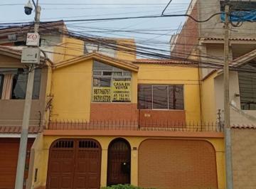 Casa de 6 habitaciones, Lima · Frente a Parque! Excelente Distribución