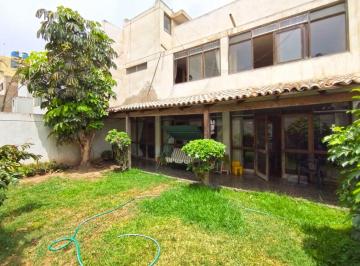 Casa de 4 habitaciones, Lima · Casa en Venta en San Miguel con Amplio Jardin
