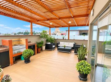 Departamento de 3 habitaciones, Lima · Cálido Departamento Duplex en Venta con Gran Vista a Cerros de Casuarinas