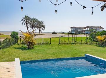 Casa · 170m² · 4 Dormitorios · Casa de Playa en Primera Fila en Chincha
