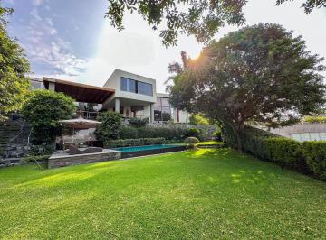 Casa · 804m² · 4 Dormitorios · 4 Estacionamientos · Hermosa Casa en Venta en Casuarinas Santiago de Surco