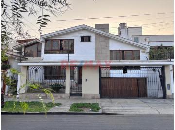 Casa · 364m² · 3 Dormitorios · Casa en Venta en La Aurora, Miraflores