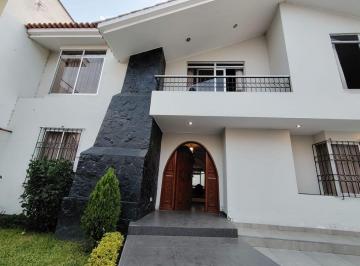 Casa de 5 habitaciones, Lima · ¡La Casa de Tus Sueños en San Borja! Amplitud, Confort y El Jardín Perfecto Para Tu Familia