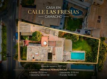 Terreno / Lote · 400m² · 7 Dormitorios · 4 Estacionamientos · Casa con Amplios Jardines y Bella Piscina (Se Vende Como Terreno)