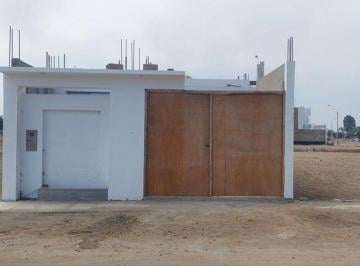 Casa · 90m² · 3 Dormitorios · Casa en Venta en Chilca en Alameda Lima Sur con Licencia Para 3 Pisos y Gran Potencial