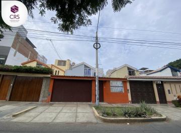Casa · 184m² · 4 Dormitorios · 2 Estacionamientos · Acogedora, Iluminada y Muy Bien Conservada Casa Frente a Parque