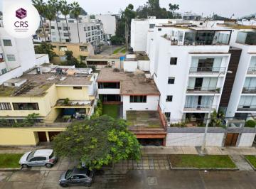 Casa · 306m² · 4 Dormitorios · 2 Estacionamientos · Amplia, Céntrica y Cómoda Frente a Parque, con Parám Para 4 Pisos