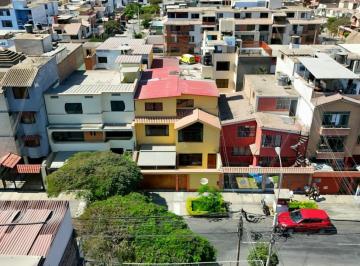 Casa · 303m² · 8 Dormitorios · Casa en Venta Higuereta Surco