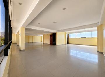 Local comercial , Cusco · ¡Amplio Local Comercial en Alquiler! El Espacio Ideal Para Hacer Crecer Tu Negocio