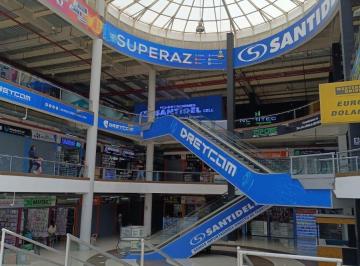 Local comercial · 5m² · Vendo Tienda en Primer Piso en Centro Comercial Malvinas Plaza - Av Argentina 608