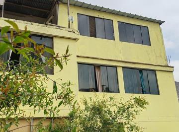 Casa · 220m² · 3 Dormitorios · Se Vende Casa de Tres Pisos en Villa Maria del Triunfo Muy Buena Ubicacion
