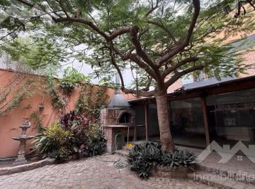 Casa · 558m² · 12 Dormitorios · 3 Estacionamientos · Venta de Casa Precio de Terreno en Urb. El Rosedal