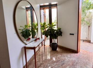 Casa · 330m² · 3 Dormitorios · 2 Estacionamientos · Vendo Linda Casa en Pasaje El Aromito N 11x, Urb. El Olivar, San Isidro.