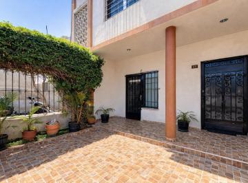 Casa · 150m² · 4 Dormitorios · 1 Estacionamiento · Casa en Alquiler Ideal Para Empresas