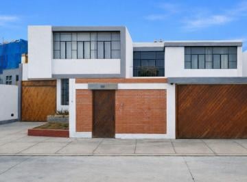 Casa de 8 habitaciones, Lima · Vendo Amplia Casa de Dos Pisos – San Isidro
