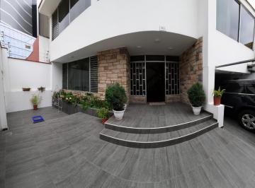 Casa · 500m² · 12 Dormitorios · 2 Estacionamientos · Alquiler de Hermosa y Amplia Casa Para Vivienda U Oficinas en San Isidro