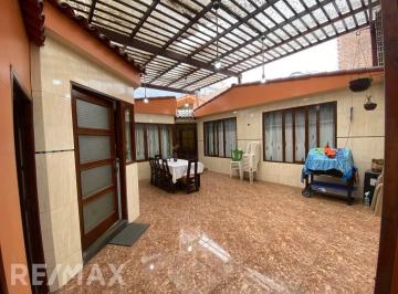 Casa · 216m² · 3 Estacionamientos · Se Alquila Casa en Av El Ejercito 216 m² - Miraflores