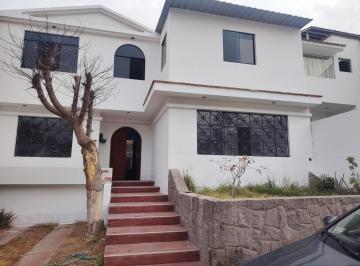 Casa · 150m² · 6 Dormitorios · 3 Estacionamientos · Casa en Huampani