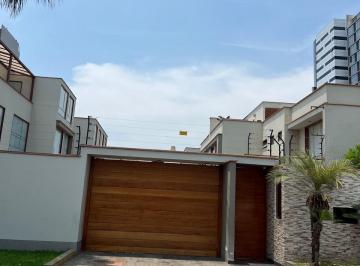 Casa de 4 habitaciones, Lima · Vendo Hermosa Casa Remodelada de 3 Pisos en Condominio de Santiago de Surco.
