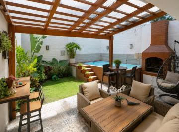 Casa · 240m² · 4 Dormitorios · 2 Estacionamientos · Venta Casa en La Molina
