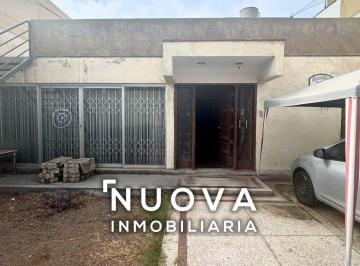 Casa · 297m² · 6 Dormitorios · 3 Estacionamientos · Se Vende Casa/terreno 297 m² en Miraflores