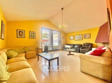 Casa · 269m² · 4 Dormitorios · 2 Estacionamientos · Casa en Venta en La Urb. Corpac, San Isidro