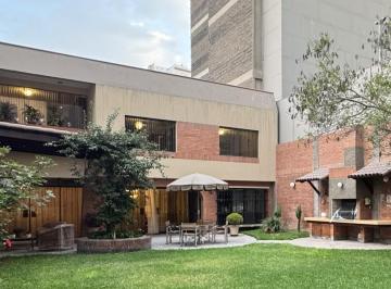 Casa · 416m² · 5 Dormitorios · 2 Estacionamientos · Venta de Casa Remodelada en Surco, Holguin