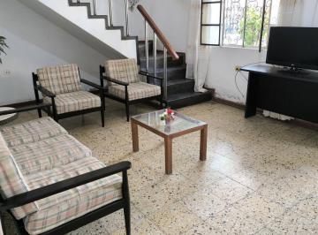 Casa · 440m² · 11 Dormitorios · 1 Estacionamiento · Venta de Casa Santa Rosa Gran Ocación Para Vivir o Invertir