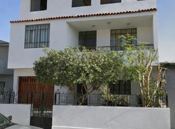 Casa · 440m² · 11 Dormitorios · 1 Estacionamiento · Venta de Casa Santa Rosa Gran Ocación Para Vivir o Invertir