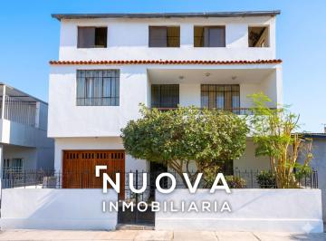 Casa · 440m² · 11 Dormitorios · 1 Estacionamiento · Venta de Casa Santa Rosa Gran Ocación Para Vivir o Invertir